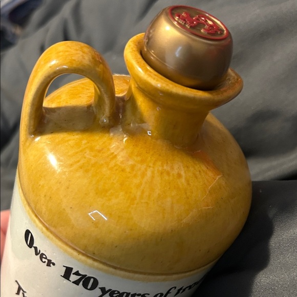 Cream and Tan Whisky Jug - Picture 5 of 7